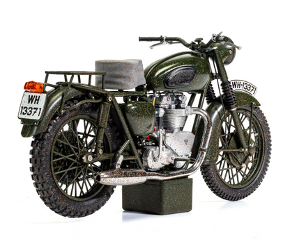 The Great Escape Triumph TR6 Trophy Motorcycle (Weathered) - 1:12 Scale - CC08501