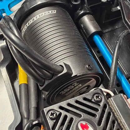 PRE OWNED Tamiya TT-02 + Robitronic Razer ten G2 Brushless Combo 60A 3652 3000kV + Yeah Racing Servo